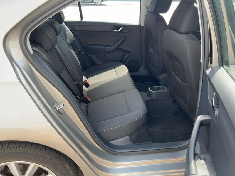 Skoda Rapid 1.2 TSI Ambition 2013 – снимка 19
