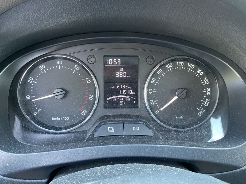 Skoda Rapid 1.2 TSI Ambition 2013 – снимка 18