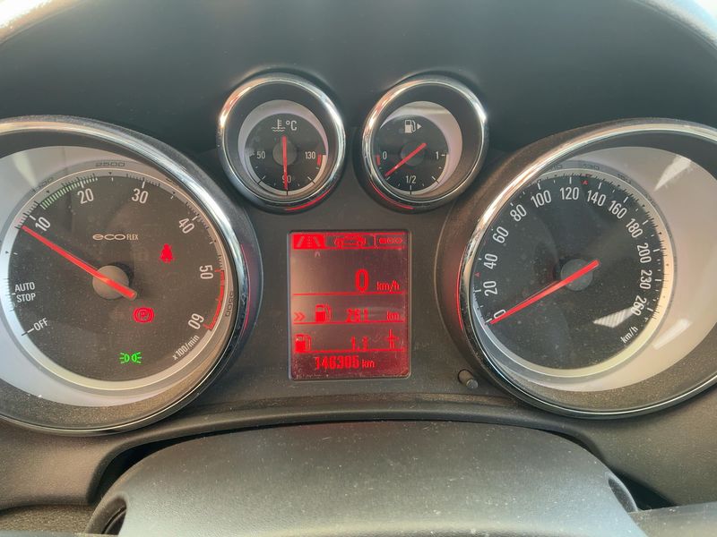 Opel Astra 1.7 CDTI Excellence 2014 – снимка 13