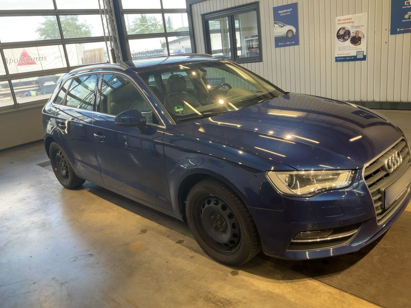 Audi A3 Sportback 2.0 TDI Ambiente 2015 – снимка 12