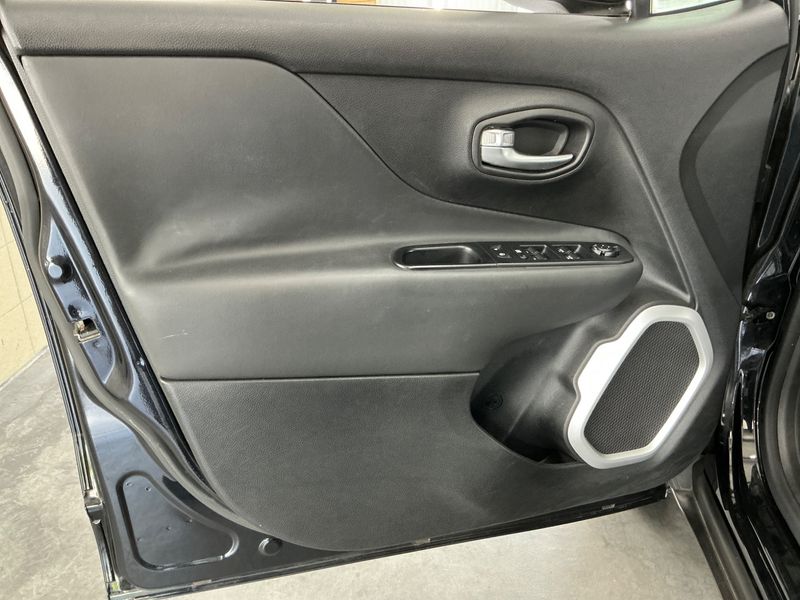 Jeep Renegade 2.0 M-Jet Limited 4WD 2014 – снимка 26