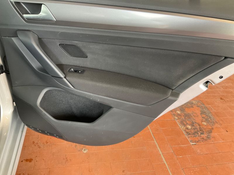 Volkswagen Golf VII Sportsvan 1.2 TSI Trendline BlueMotion Tech 2015 – снимка 41