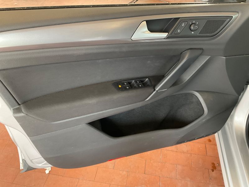 Volkswagen Golf VII Sportsvan 1.2 TSI Trendline BlueMotion Tech 2015 – снимка 42