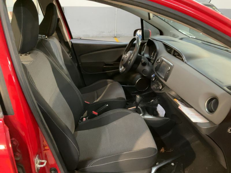 Toyota Yaris 1.5 Hybrid Active 2015 – снимка 16