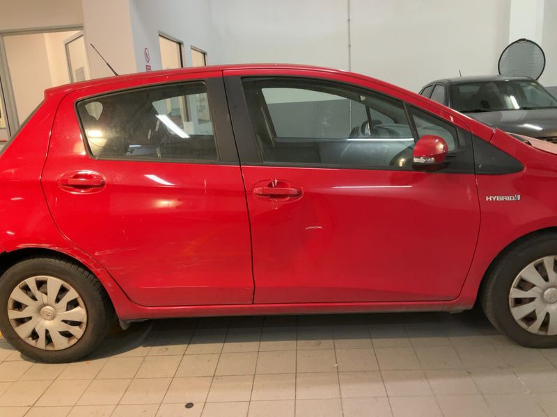 Toyota Yaris 1.5 Hybrid Active 2015 – снимка 10