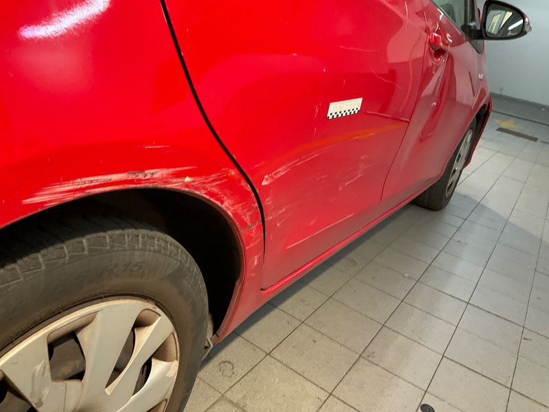 Toyota Yaris 1.5 Hybrid Active 2015 – снимка 24