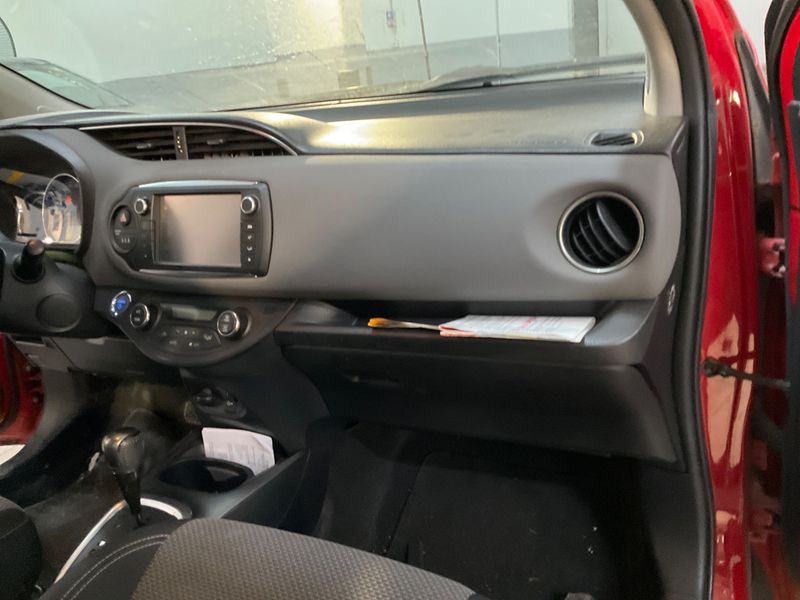Toyota Yaris 1.5 Hybrid Active 2015 – снимка 30