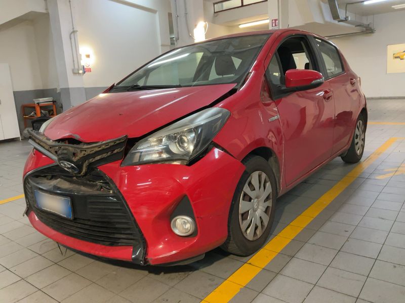 Toyota Yaris 1.5 Hybrid Active 2015 – снимка 2