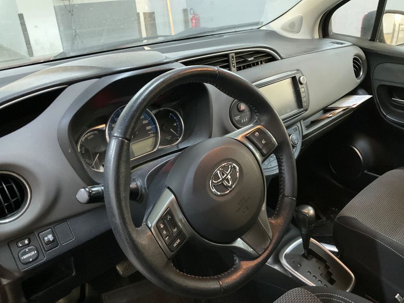 Toyota Yaris 1.5 Hybrid Active 2015 – снимка 27