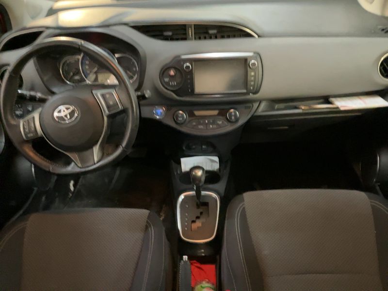Toyota Yaris 1.5 Hybrid Active 2015 – снимка 17