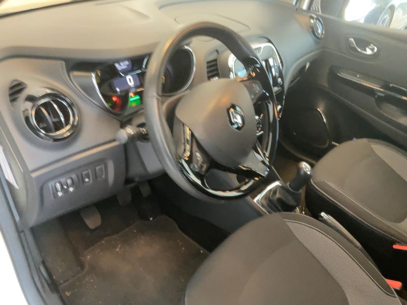 Renault Captur 0.9 Energy Intens 2015 – снимка 17