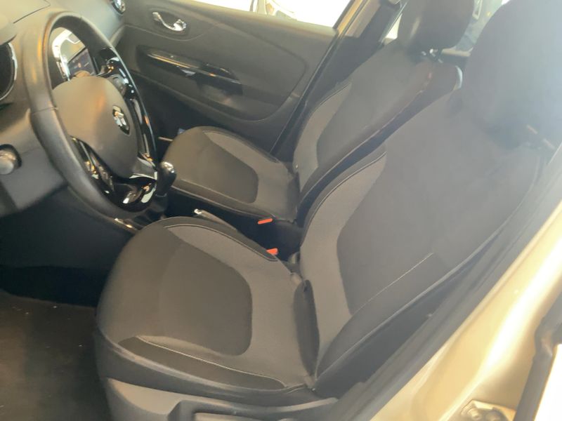 Renault Captur 0.9 Energy Intens 2015 – снимка 16