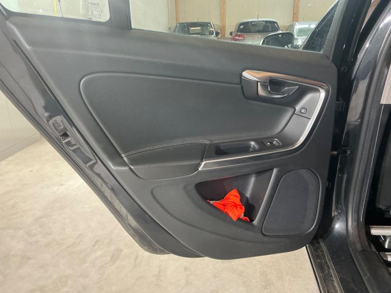 Volvo V60 2.0 D2 Kinetic 2018 – снимка 51