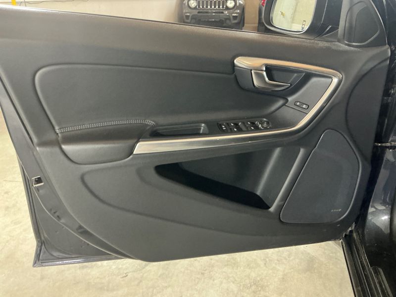 Volvo V60 2.0 D2 Kinetic 2018 – снимка 52
