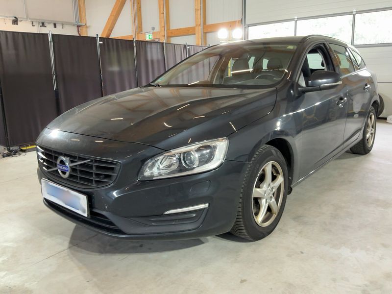 Volvo V60 2.0 D2 Kinetic 2018 – снимка 1