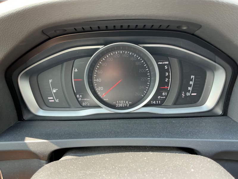 Volvo V60 2.0 D2 Kinetic 2018 – снимка 19