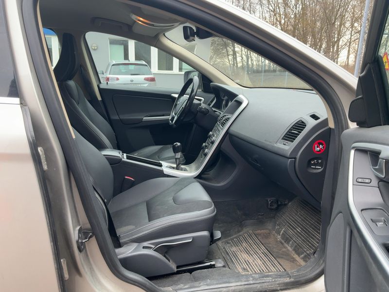 Volvo XC60 2.4 D4 Momentum AWD 2010 – снимка 17
