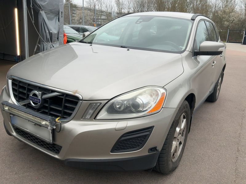 Volvo XC60 2.4 D4 Momentum AWD 2010 – снимка 1