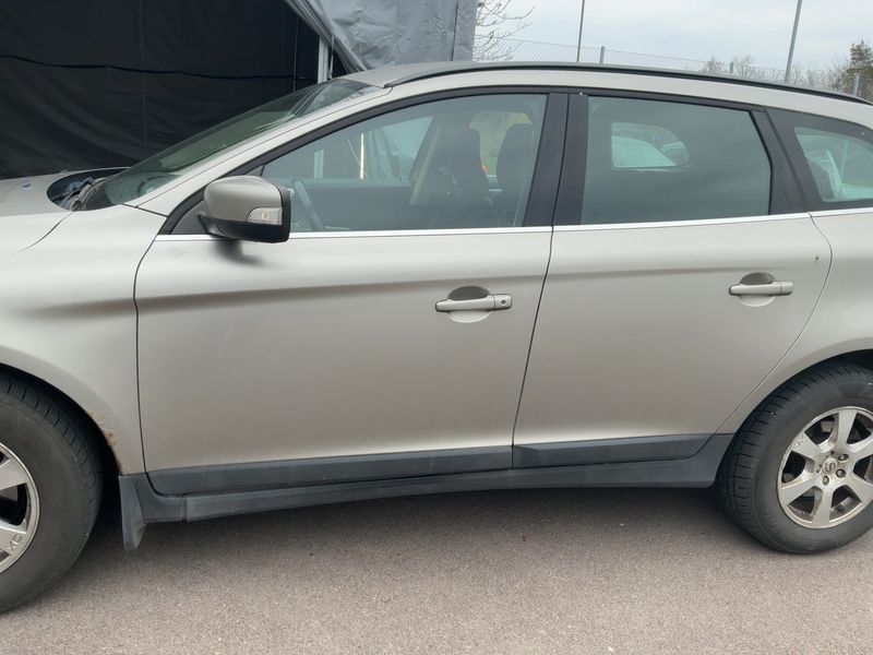 Volvo XC60 2.4 D4 Momentum AWD 2010 – снимка 4