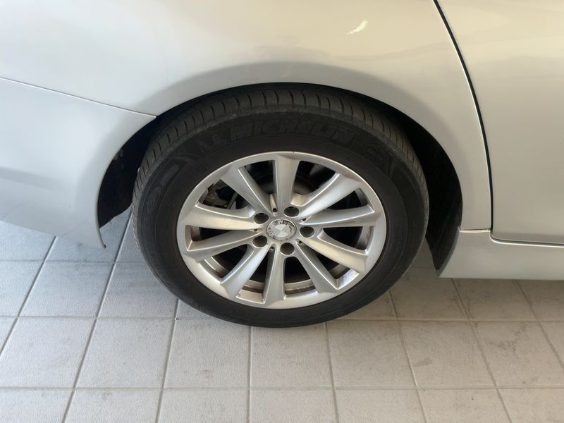 BMW 5er 520d 2011 – снимка 18