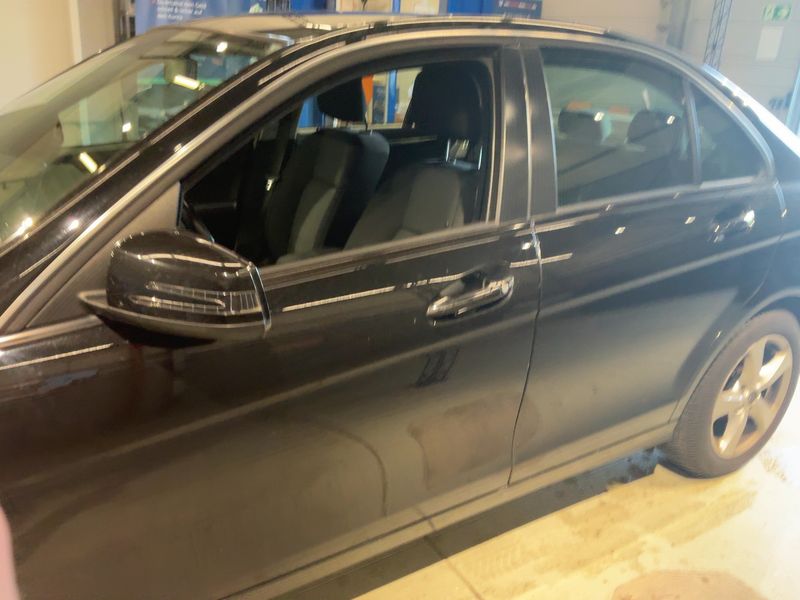 Mercedes-Benz C-Klasse C 200 CGI BlueEfficiency Classic 2011 – снимка 4