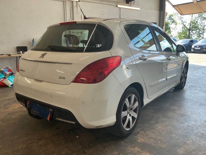 Peugeot 308 1.6 HDi Allure 2011 – снимка 2