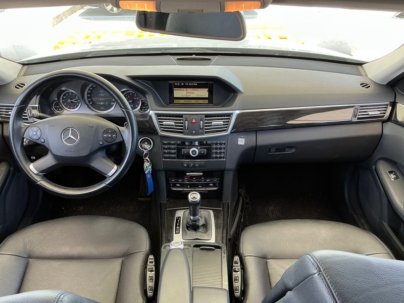 Mercedes-Benz E-Klasse E 250 CGI BlueEfficiency Avantgarde 2009 – снимка 17