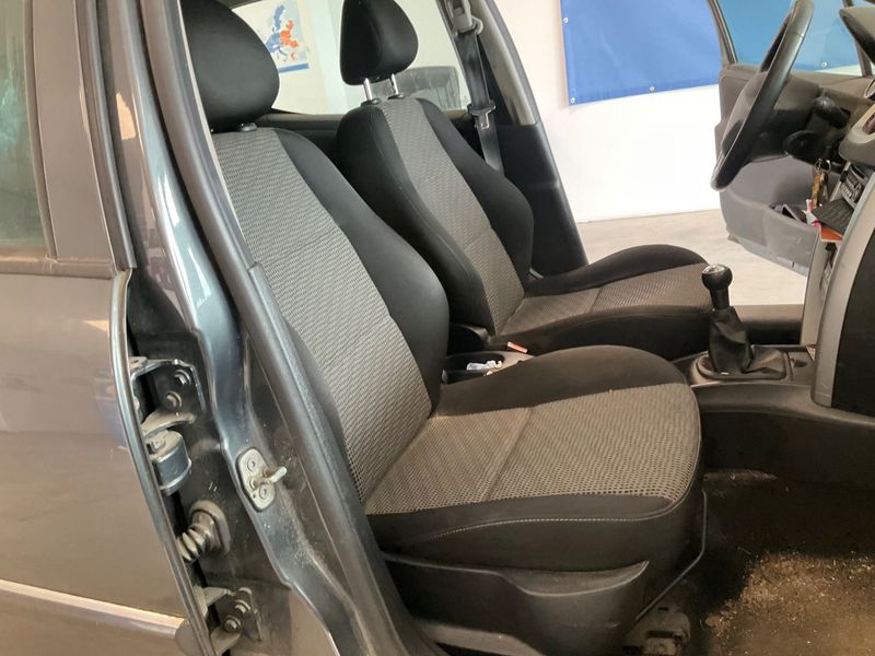 Peugeot 207 1.6 HDi Premium 2010 – снимка 3