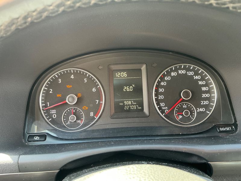 Volkswagen Touran 1.4 TSI Comfortline 2012 – снимка 18