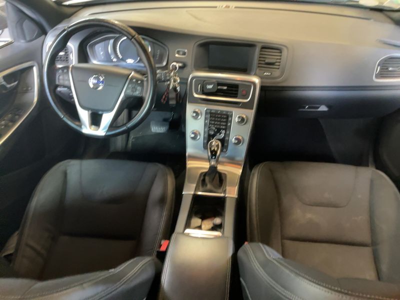 Volvo V60 2.0 D3 Momentum 2016 – снимка 17