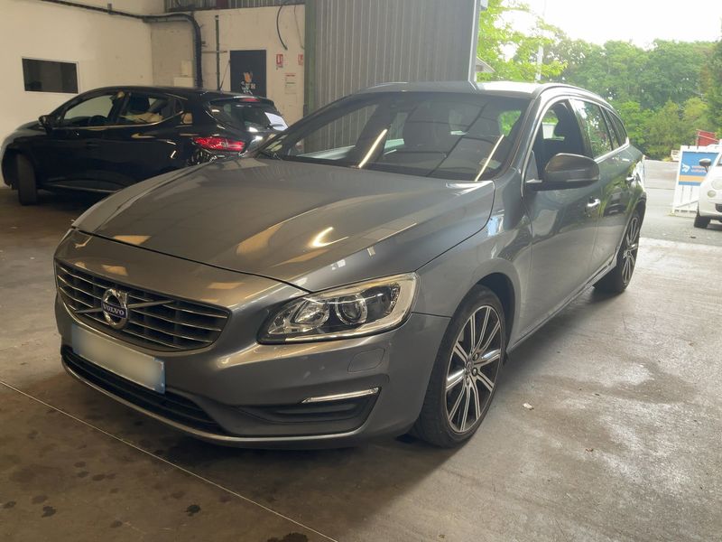 Volvo V60 2.0 D3 Momentum 2016 – снимка 1