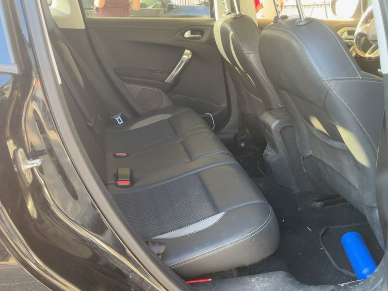 Peugeot 2008 1.6 Blue-HDi Allure 2015 – снимка 19