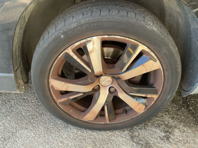 Peugeot 2008 1.6 Blue-HDi Allure 2015 – снимка 11