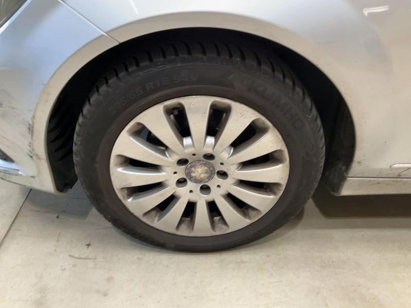 Mercedes-Benz C-Klasse C 220 CDI T BlueEfficiency Avantgarde 2011 – снимка 3