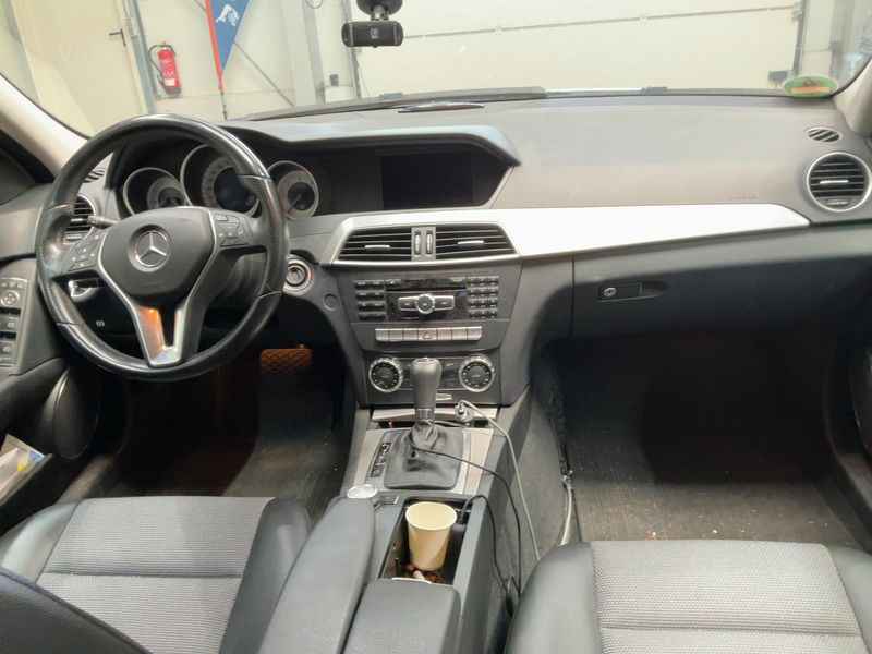 Mercedes-Benz C-Klasse C 220 CDI T BlueEfficiency Avantgarde 2011 – снимка 18