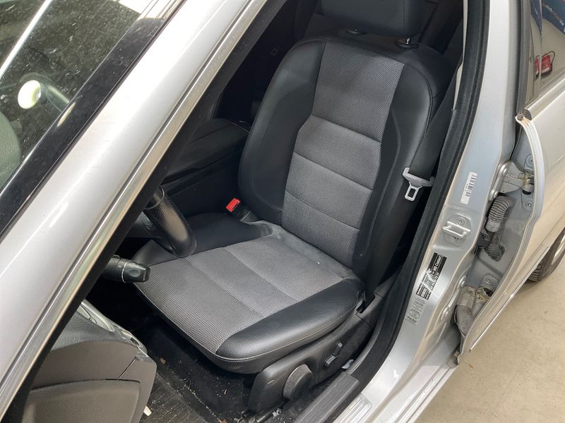 Mercedes-Benz C-Klasse C 220 CDI T BlueEfficiency Avantgarde 2011 – снимка 24