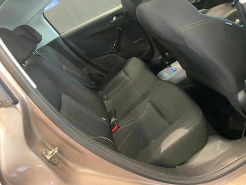 Peugeot 208 1.4 HDi Active 2014 – снимка 19