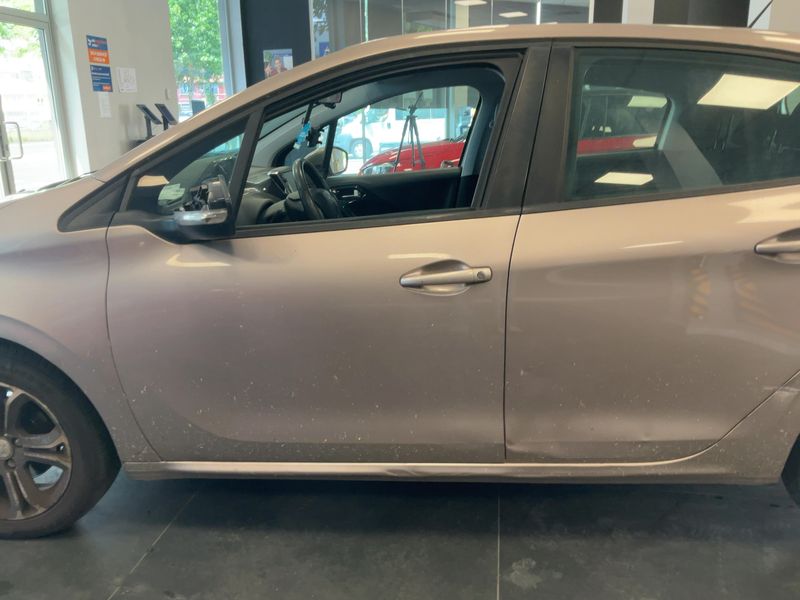 Peugeot 208 1.4 HDi Active 2014 – снимка 4
