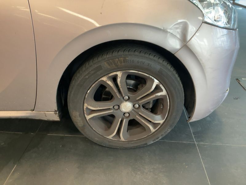 Peugeot 208 1.4 HDi Active 2014 – снимка 11