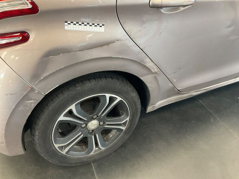 Peugeot 208 1.4 HDi Active 2014 – снимка 23