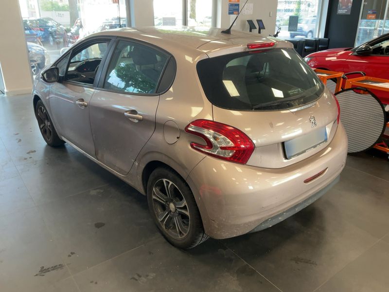 Peugeot 208 1.4 HDi Active 2014 – снимка 6