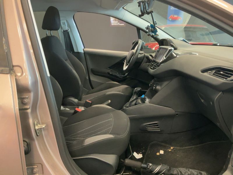 Peugeot 208 1.4 HDi Active 2014 – снимка 16