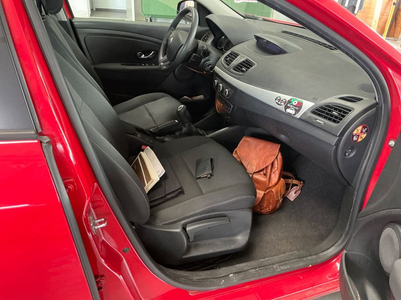Renault Fluence 1.6 Expression 2011 – снимка 3