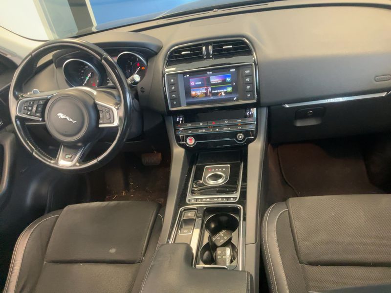 Jaguar F-Pace 30d R-Sport AWD 2017 – снимка 18