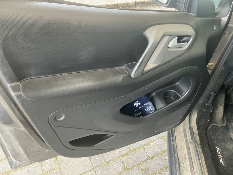 Peugeot Partner 1.6 Blue-HDi Outdoor 2017 – снимка 24