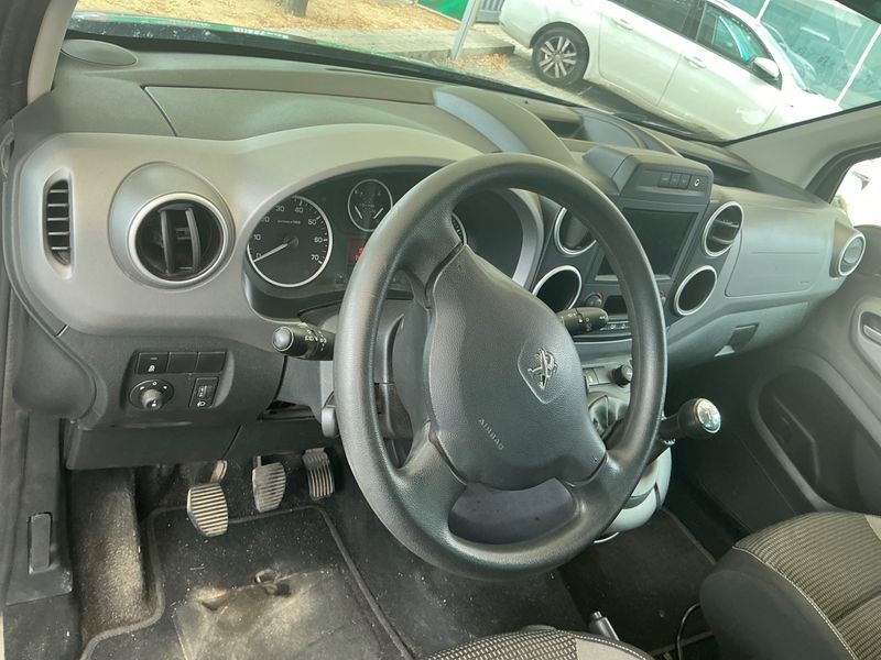 Peugeot Partner 1.6 Blue-HDi Outdoor 2017 – снимка 26