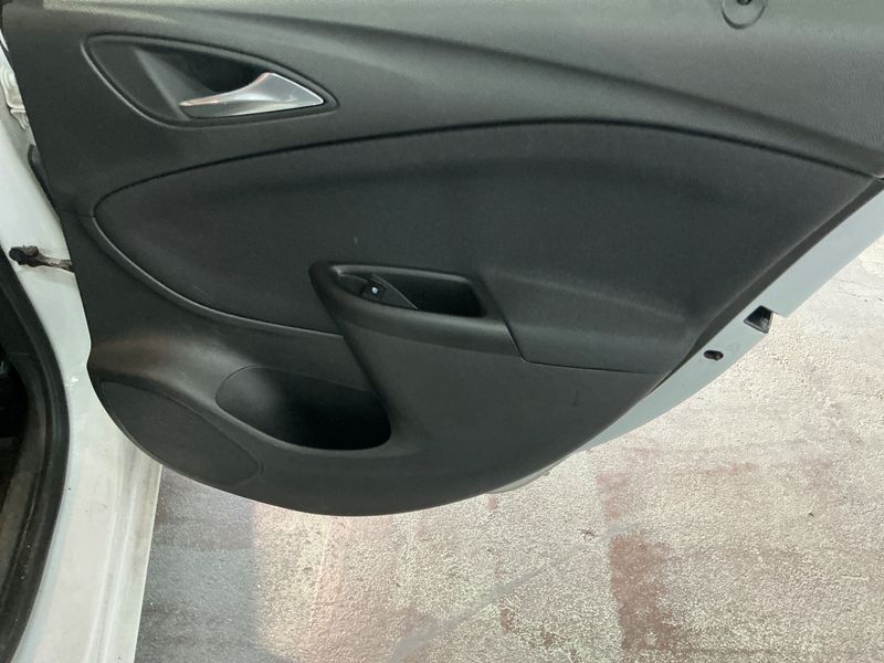Opel Astra 1.6 CDTI DPF Business Start/Stop 2019 – снимка 25