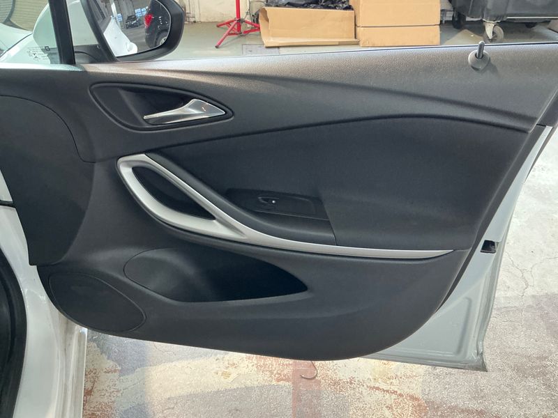 Opel Astra 1.6 CDTI DPF Business Start/Stop 2019 – снимка 24