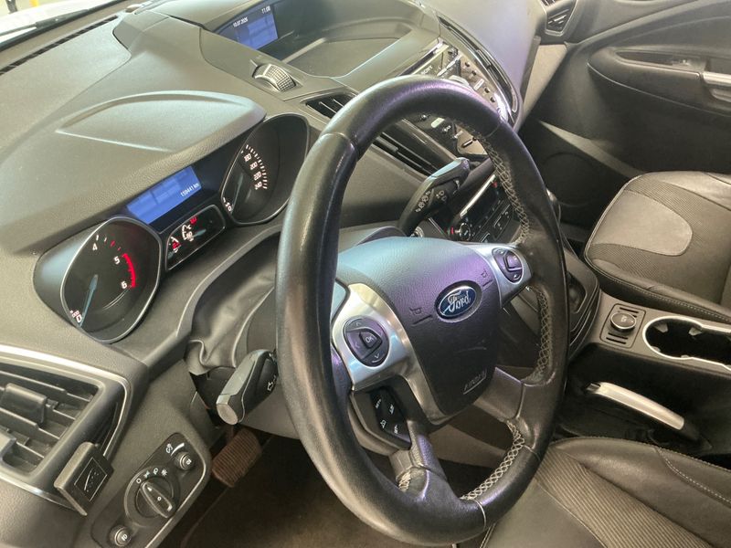 Ford Kuga 2.0 TDCi Individual 2014 – снимка 29