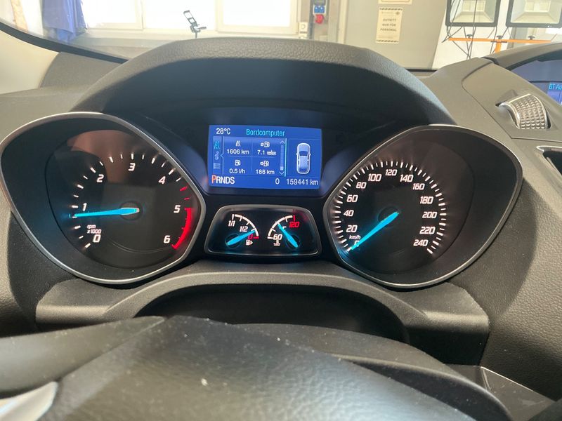 Ford Kuga 2.0 TDCi Individual 2014 – снимка 19